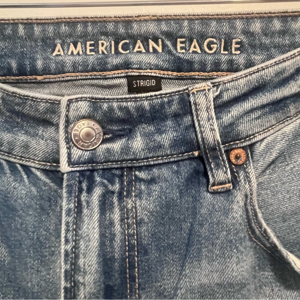 American Eagle Strigid Ripped Mom Jeans High Rise Distressed Straight Leg - Picture 6 of 14